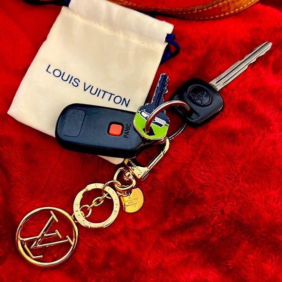 NEW LV Charm Keychain GOLD keychain w/out tag, - Picture 6 of 7